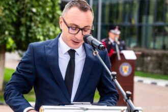 prefectul si subprefectul de olt au fost retinuti sunt suspectati ca au falsificat documente dupa ce au tras ilegal cu arma 694b2f0dada70