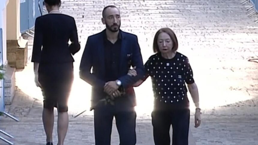 presupusul iubit cu 50 de ani mai tanar al rodicai stanoiu rupe tacerea ce fel de relatie a fost intre cei doi 69442da4e1b6b