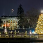 prima felicitare de craciun dupa revenirea la casa alba cum au ales trump si melania sa se afiseze in fotografia oficiala 694cea0c187c4