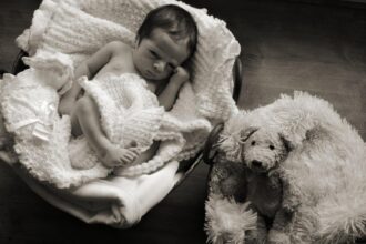 primul copil nascut intr un sat dupa 30 de ani bebelusul a devenit vedeta locala 694ec975dd296