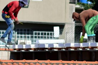 proiectul oug pentru lucratorii straini contestat de agentiile de recrutare guvernul romaniei doreste impunerea unui monopol 695417ea204ef