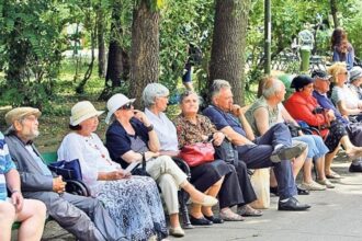 raport oecd pensiile sub presiune in toata europa romania are deja opt pensionari la zece angajati 693156a3d7aa3