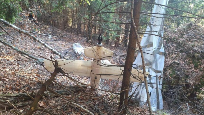 resturile unei drone descoperite intr o padure din arges autoritatile sunt in alerta maxima 6947e271d6dad