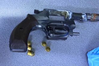 revolver descoperit ascuns in peretele lateral al unui microbuz la controlul de frontiera de la albita 69538168bc0c6