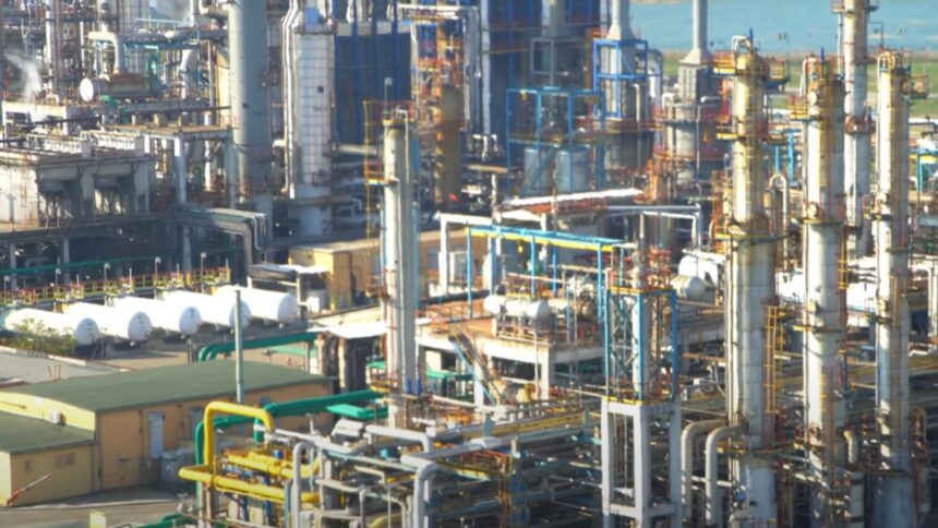 rompetrol ia in calcul inchiderea temporara a celei mai mari rafinarii din cauza presiunii taxelor decizia ar avea efecte dramatice 694b989ccf306