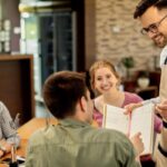 s a dus cu amanta la restaurant iar apoi a vazut sotia cum s a aflat totul 6943efdde7efe