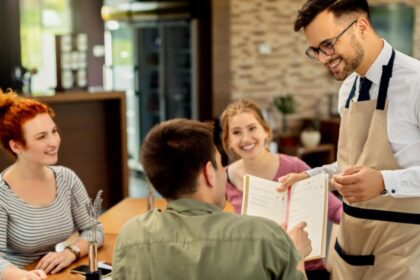 s a dus cu amanta la restaurant iar apoi a vazut sotia cum s a aflat totul 6943efdde7efe