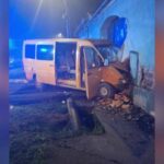 sapte copii au ajuns la spital dupa ce soferita unui microbuz a pierdut controlul si a intrat intr o casa in sibiu 694934b53512c