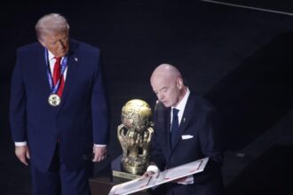 scandal urias la tragerea la sorti a grupelor cm 2026 donald trump acuzat de propaganda politica dupa ce a primit premiul fifa pentru pace 6933fb14655d4