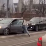 scene violente in iasi o cearta in trafic intre doi soferi a degenerat intr o bataie surprinsa de o camera de bord video 694ba6830a73c