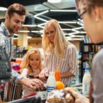 schema prin care poti scapa de coada de la casele de marcat simpla si surprinzator de eficienta in aglomeratia infernala de sarbatori 6942ef8df2bb6