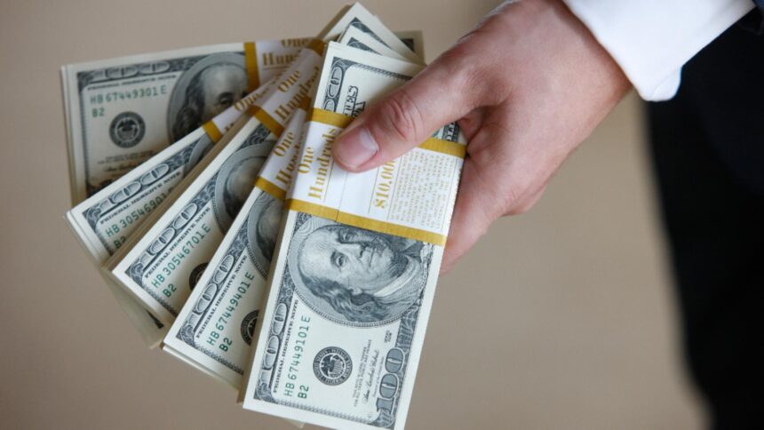 seful pe care si l doreste oricine si a vandut afacerea si a oferit fiecarui angajat bonusuri de 400 000 de dolari 695393238048a