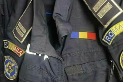 sindicalistii reclama ca politistii sunt nevoiti sa isi schimbe uniformele pe facebook din cauza lipsei de echipament 693cb586f3f2a