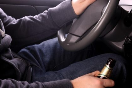 sofer baut implicat intr un accident cu o masina de politie barbatul a fost retinut 6931676bbafaa