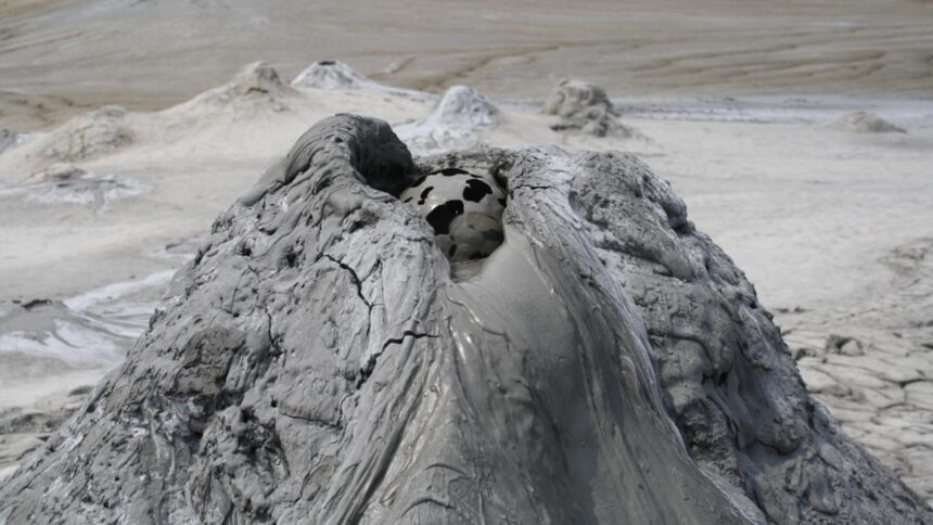 specialistii au analizat namolul de la vulcanii noroiosi pentru proprietati terapeutice ce a aratat primul set de rezultate 692f026303475