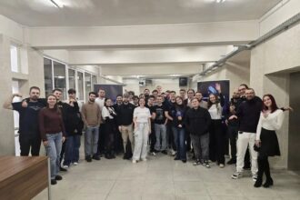 tineri pasionati de blockchain ai si gaming reuniti la sui romanian hackathon iasi 2025 6945c91499f97