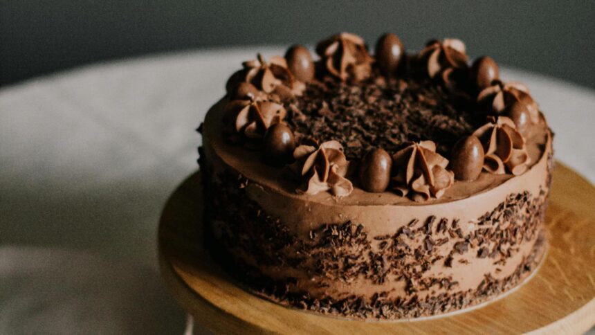 tort simplu de ciocolata reteta perfecta pentru mesele festive de sarbatori 694128b844d77 1