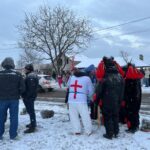 traditii si obiceiuri din batrani pastrate cu sfintenie la popricani ursul si alti uratori au adunat comunitatea in fata primariei foto video 6954ce5923c6f