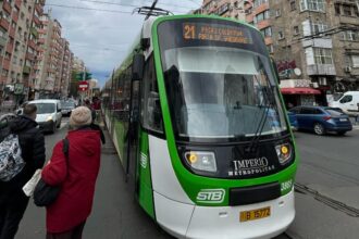 trafic blocat in zona obor mosilor tramvai deraiat in intersectie linia 21 blocata temporar 693c03a331b39