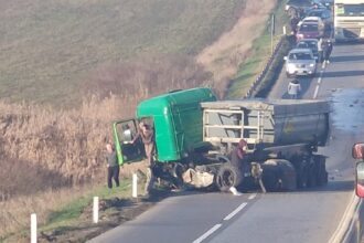 trafic paralizat la baltati in urma exploziei unui cauciuc 694110d059c5b