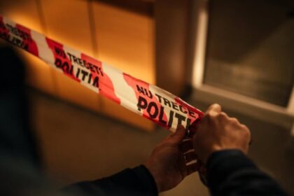 tragedie in fetesti un copil de 12 ani a murit iar un tanar de 22 de ani a fost ranit dupa ce mopedul pe care se aflau a fost lovit de o masina 6937051d515e7