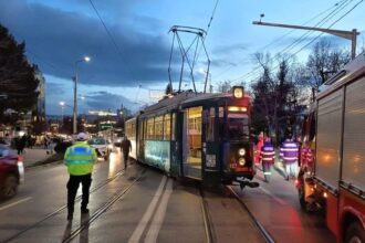 tramvai deraiat in iasi in urma impactului cu un autoturism si o autoutilitara la iasi 6931ca9ad5b17