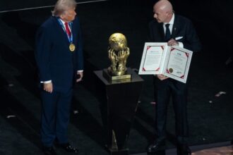 trump a cerut ca trofeul premiul fifa pentru pace oferit de infantino sa fie la fel de inalt ca trofeul cupei mondiale 69467ff5f3cf2