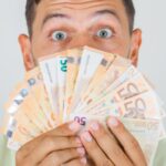 ue a pus tunurile pe plata cu numerar de la ce suma poti fi luat in vizor pentru tranzactii suspecte 694a60fc93d98