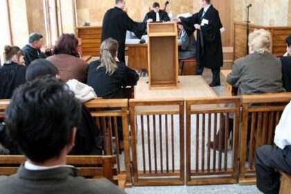 un adolescent de 12 ani a ajuns in fata judecatorilor dupa ce a ascultat muzica in masina fratelui sau 69532f7a72f0a