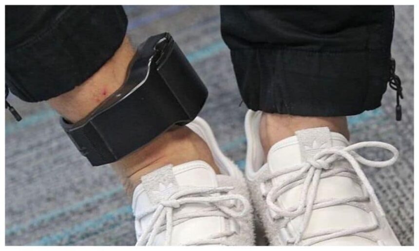 un barbat din buzau retinut dupa ce si ar fi aruncat bratara electronica de monitorizare pe geamul trenului cum a motivat 6936f11392cab