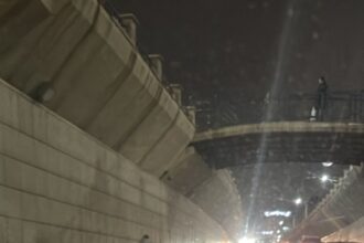 un barbat s a aruncat pe un autobuz ctp de pe pasajul eminescu 693307cde731f