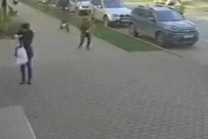 un copil de 10 ani a fost bagat in spital de o persoana aflata pe trotineta electrica aceasta a fugit de la locul incidentului 69439b58ac8c2