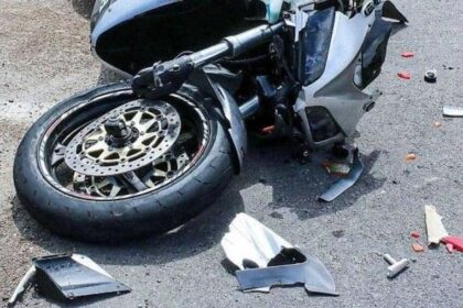 un copil de 12 ani a murit dupa ce mopedul pe care se afla a fost lovit de o masina in fetesti soferul era baut 6937061e1e7a7