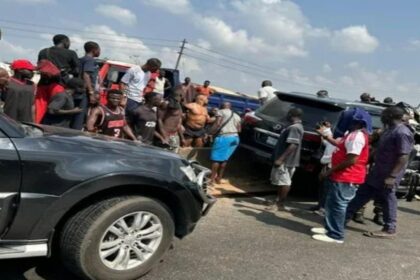 un fost dublu campion mondial la box ranit intr un accident in nigeria soldat cu doi morti foto video 69529d14cee18