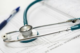 un medic si o asistenta de la upu bacau sub control judiciar dupa ce au eliberat concedii medicale false 693aa53d54d97 2