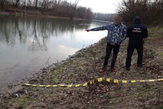 un moldovean care intentiona sa ajunga in germania a fost oprit din drum de politistii de frontiera ieseni imediat dupa ce a trecut inot prutul 6932a49dbd5f5