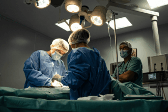 un pacient din galati s a certat cu chirurgul dupa ce chatgpt i a spus ca operatia ar fi trebuit sa dureze o ora nu 20 de minute 694128aacf79d