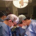 un preot si o femeie care facea de 20 de ani dializa au primit o sansa la o viata normala 6937f99d3be28