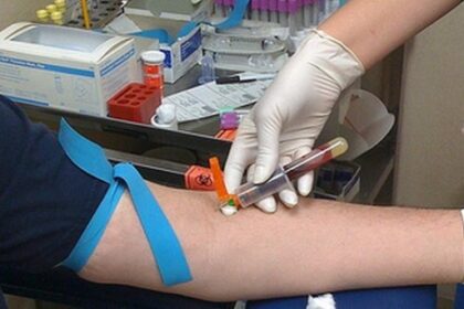 un sofer banuit ca era baut si a dat acordul sa i fie prelevat sange dar fara ac judecatorii au rezolvat dilema condamnandu l la un an de inchisoare 692f970a84fda