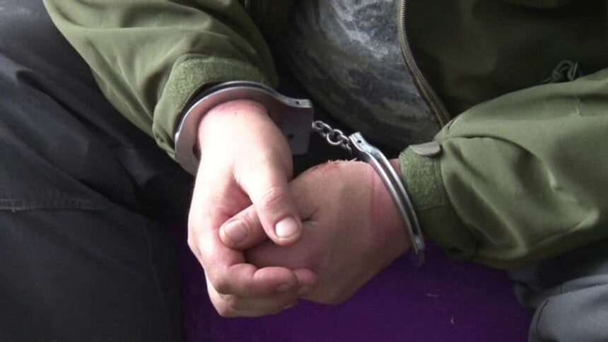 un tanar din arges si a lovit intentionat cu scuterul familia la o inmormantare apoi si a agresat si mama 692dc48b2ce0a