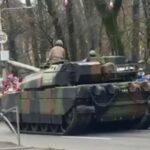 un tanc a fost tras pe dreapta la parada incident la spectacolul de 1 decembrie de la arcul de triumf 692d93870d821