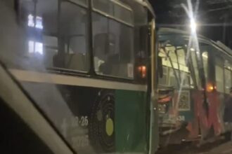 video doua tramvaie s au ciocnit in zona dancu 69518d15e4108