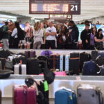 video haos pe aeroporturile europene val de greve in prag de sarbatori patru ore de blocaj miercuri in italia 100 de zboruri anulate 694e7065e503c