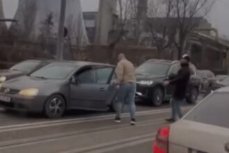 video o altercatie intre doi soferi din iasi s a incheiat la spital 694afc9cb4370