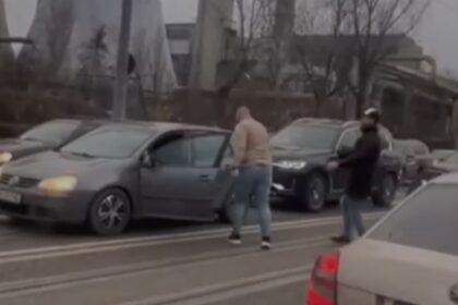 video o altercatie intre doi soferi din iasi s a incheiat la spital 694afc9cb4370