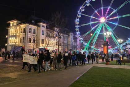 video o noua seara de proteste in centrul iasului chirica hai la mititica 6942fb0d9c6f0