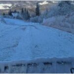 vijelia din ultimele zile a facut ravagii in poiana brasov partiile acoperite in mare parte cu un strat de zapada artificiala au fost deteriorate 695285cc9c3e9