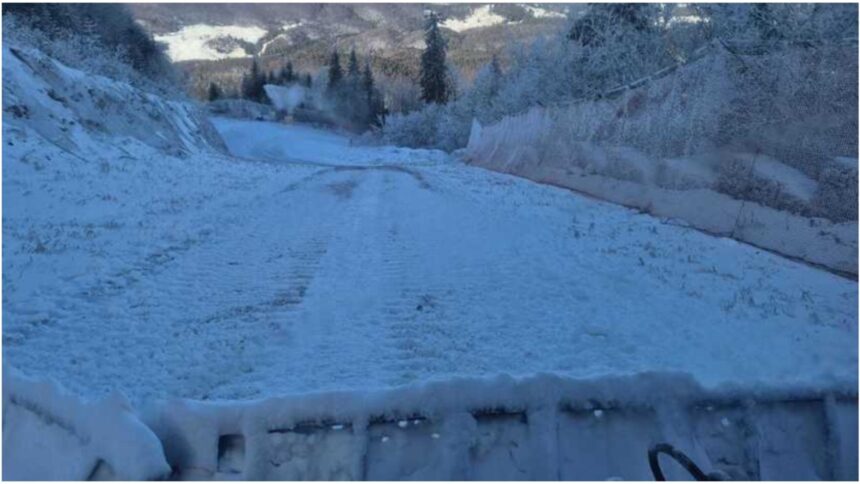vijelia din ultimele zile a facut ravagii in poiana brasov partiile acoperite in mare parte cu un strat de zapada artificiala au fost deteriorate 695285cc9c3e9