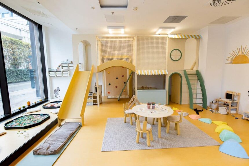 zora play un spatiu de joaca creativ si sigur pentru cei mici si parintii lor acum in palas 692ef5593f483