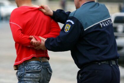 a evadat pentru ca a ramas fara tigari si se plictisea a fost gasit chiar a doua zi dupa amiaza in gara iasi 697820b12fd65